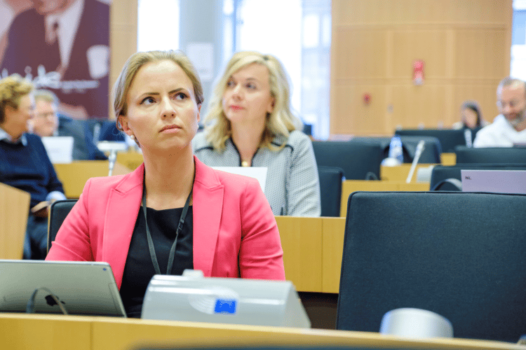 EU cancer plan Sara Skyttedal om EU:s plan mot cancer. EU's beating cancer plan.